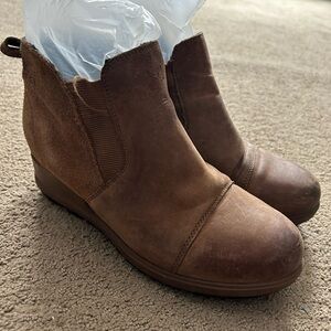 Sorel Women's Evie Pull-On Waterproof Suede Leather Wedge Ankle Bootie Size 8